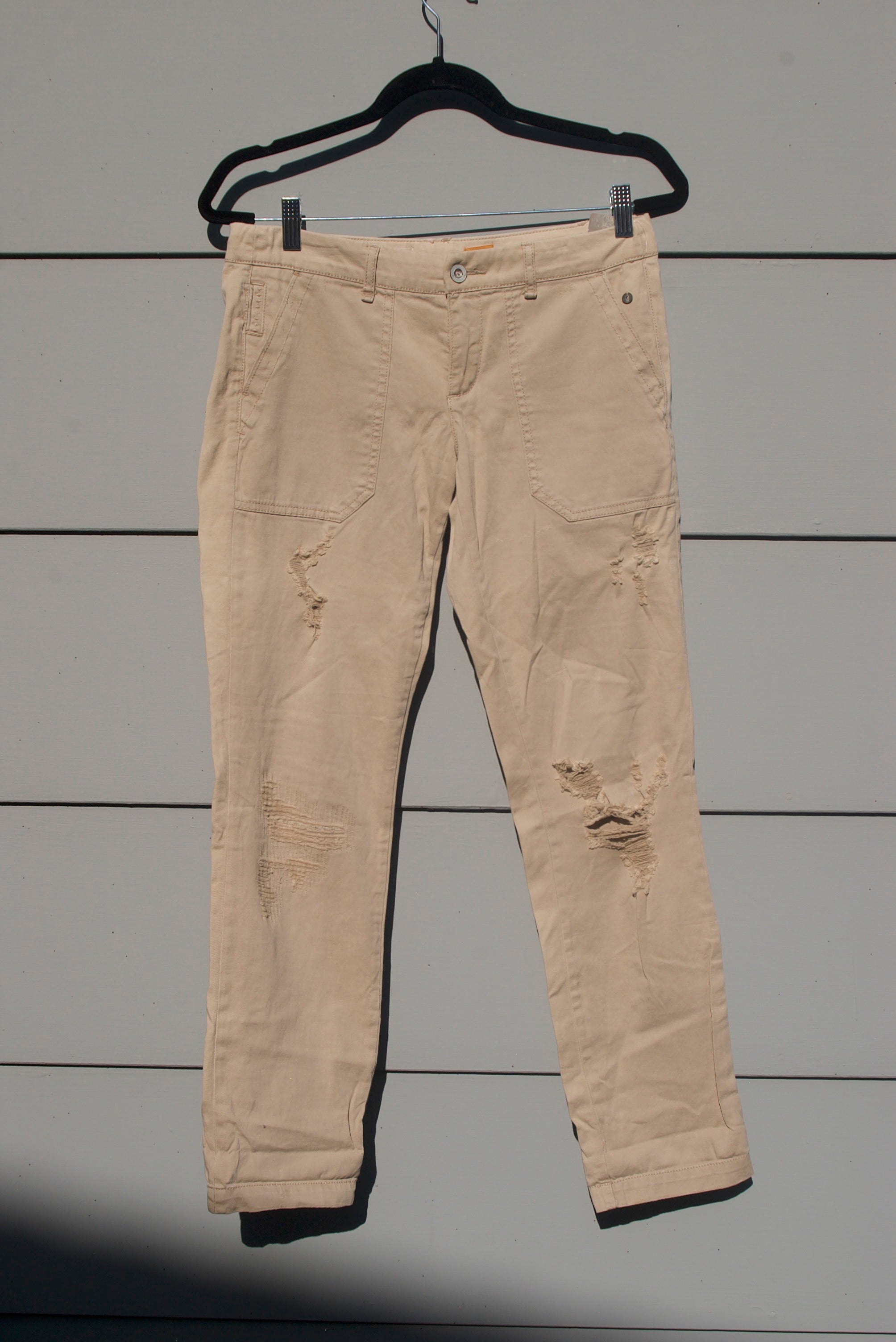 Distressed khaki pants fashion